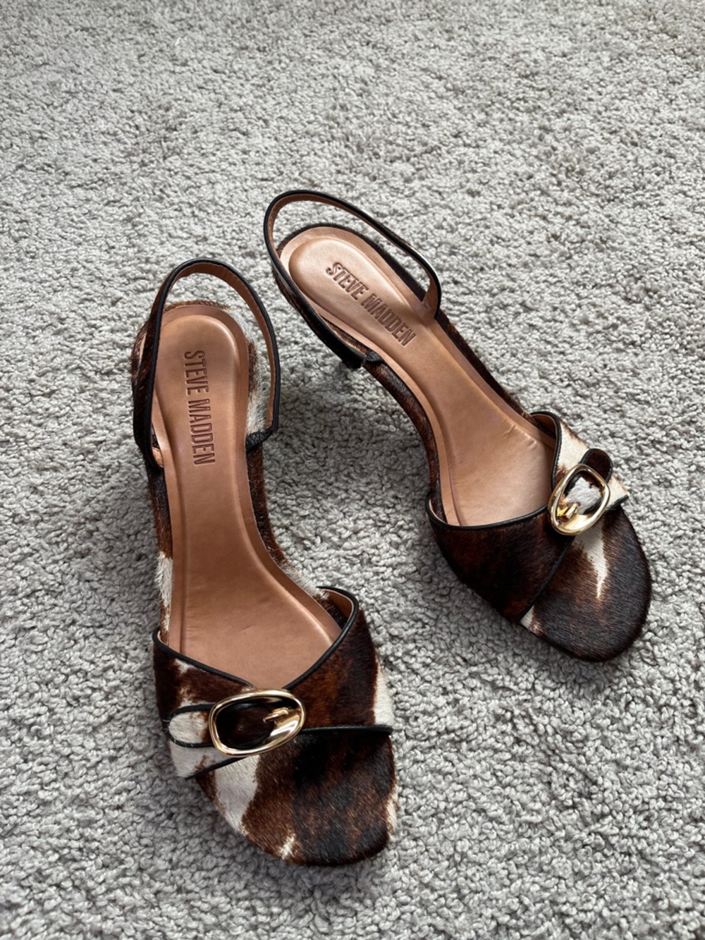 Steve Madden Henrietta Brown White Cow Fur Sling Kitten Heels Gold Buckle 8 New